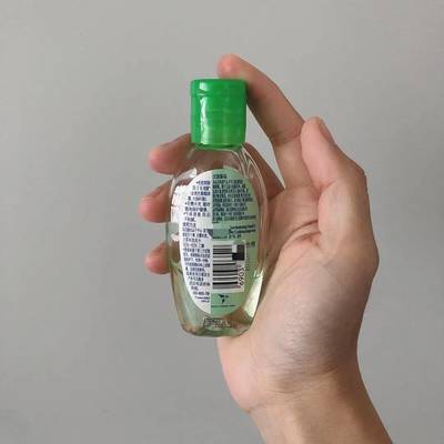面对初冬寒气更来的手一点温情变整洁的未来